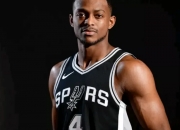 雷火电竞下载-马刺爆冷鹈鹕，布克绝境逆转