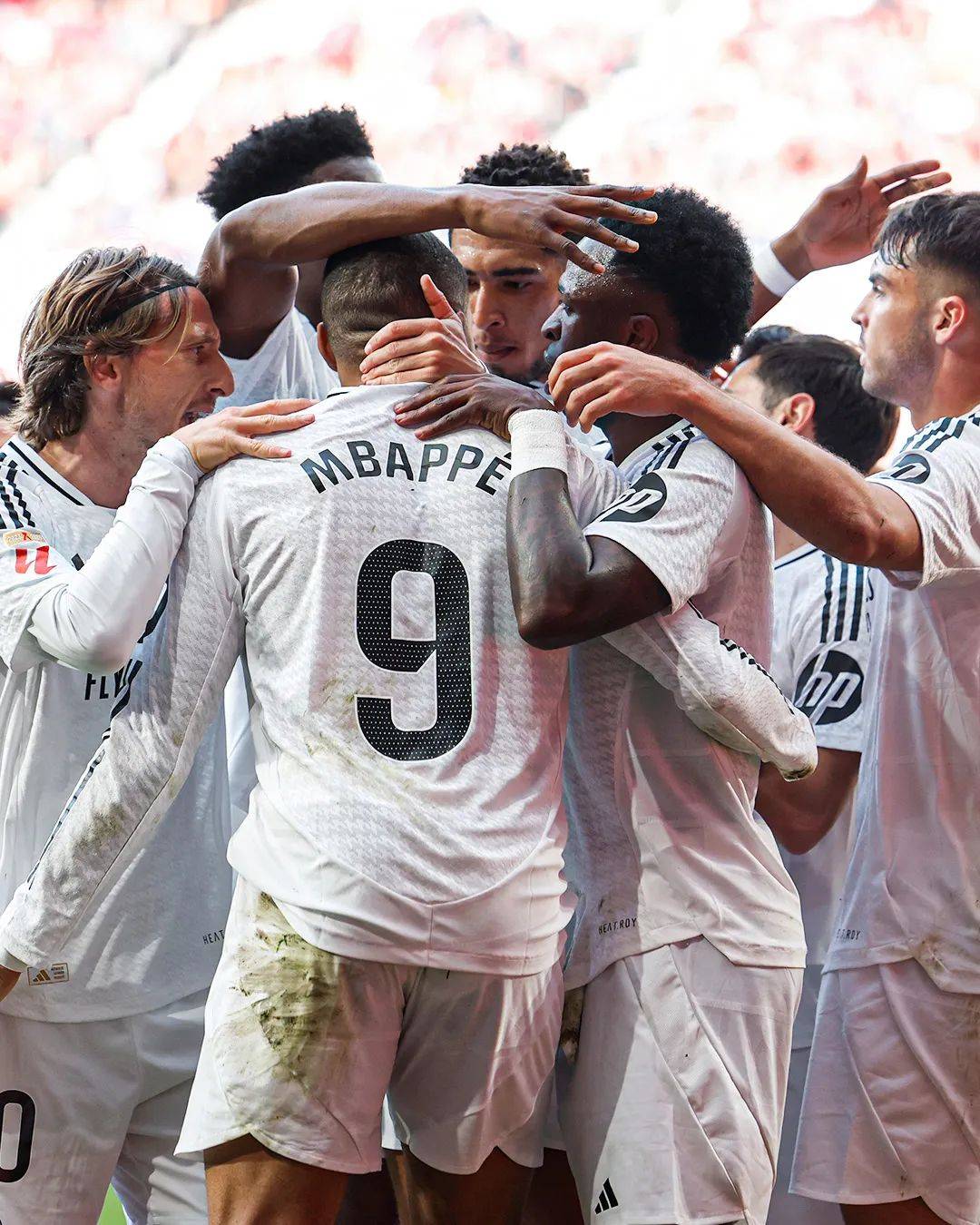 曼联战平巴萨，姆巴佩扑点救主德甲