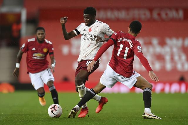 曼城轻取阿森纳，博格巴乌龙送礼英超