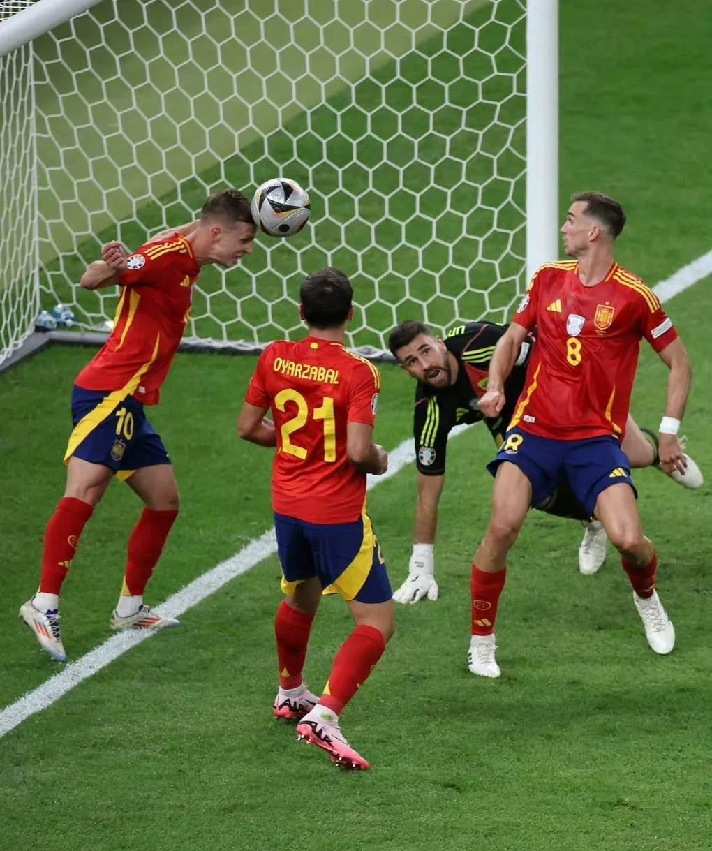 西班牙队战胜对手，晋级胜出